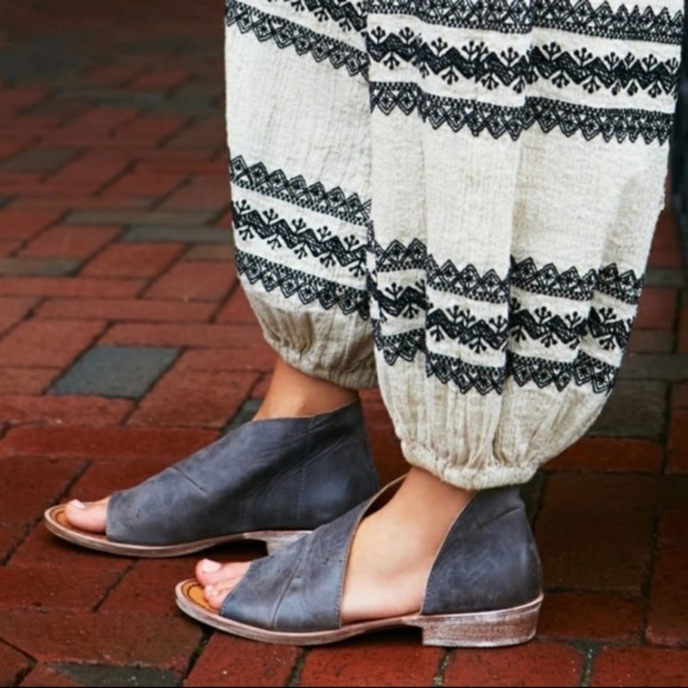 Free People Gray Mont Blanc Sandals Shoes size 40 10 EUC - Picture 1 of 3